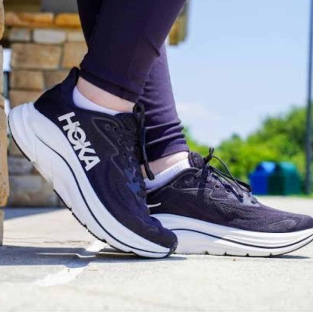 Hoka W Clifton Women's Sneakers Black/White 8.5B NWT - Picture 2 of 10